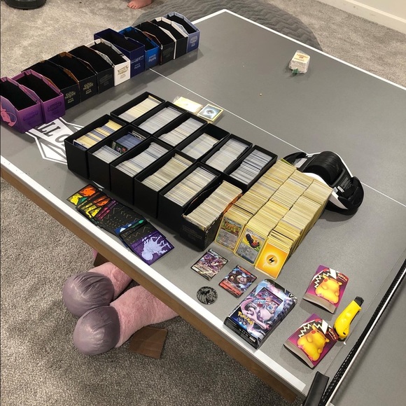 8,000 Pokemon cards